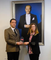 BÜYÜKERŞEN VE ÜNLÜCE’YE DAYANIŞMA PLAKETİ