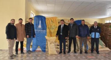 İzmir’den Kars’a 105 ton tohum desteği