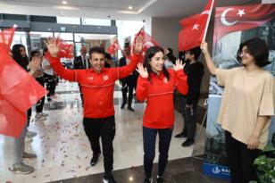 Dünya şampiyonuna sürpriz karşılama