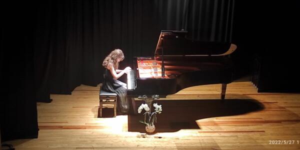 Fatma Ege Ergün İzmir’de ilk konserini Müziksev de verdiği.