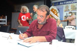 Altınkum Yazarlar Festivali, ünlü yazarların katılımıyla sürüyor.