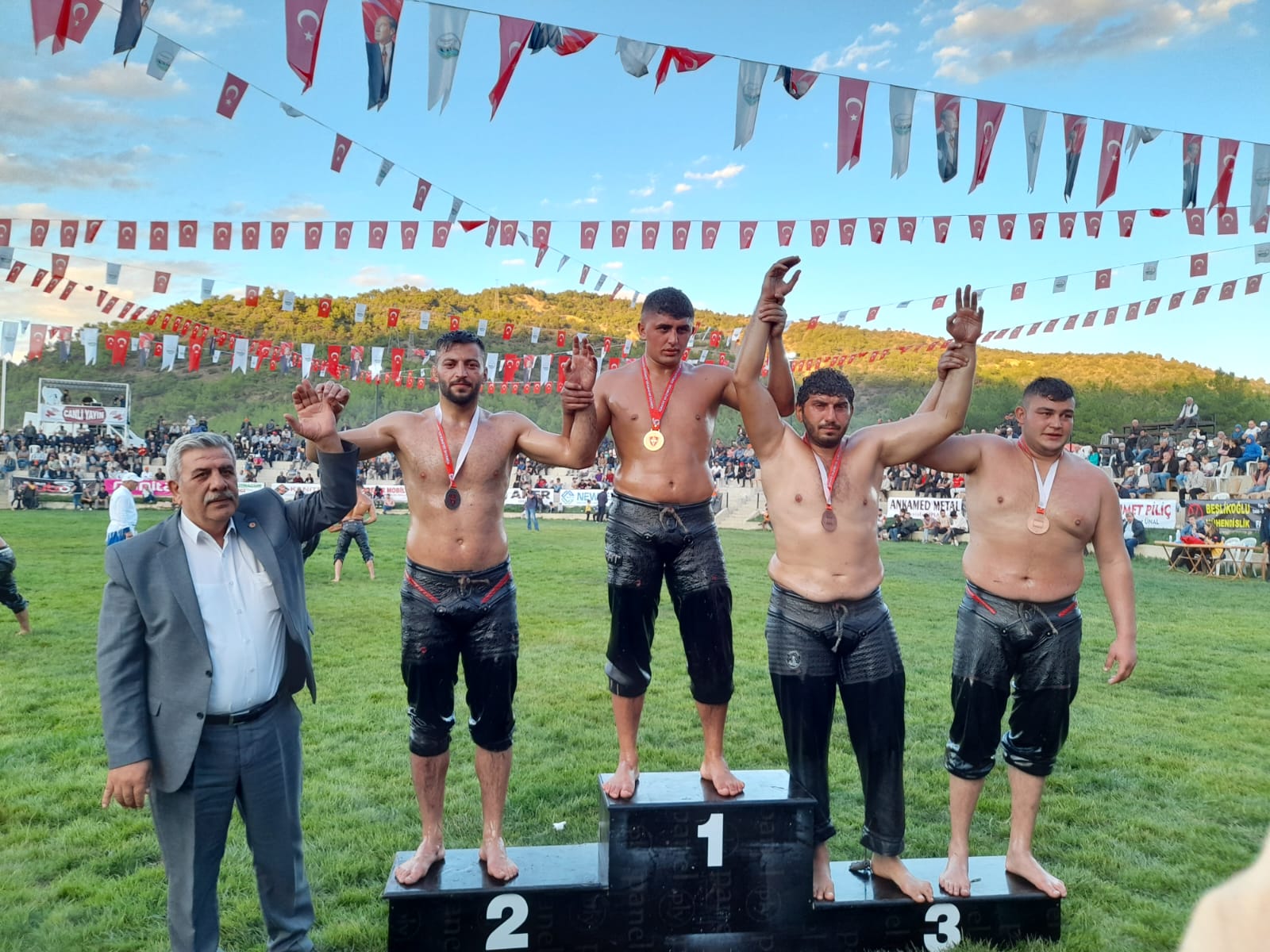 Geleneksel Yağlı Güreş Müsabakaları’ndan derece ile döndü