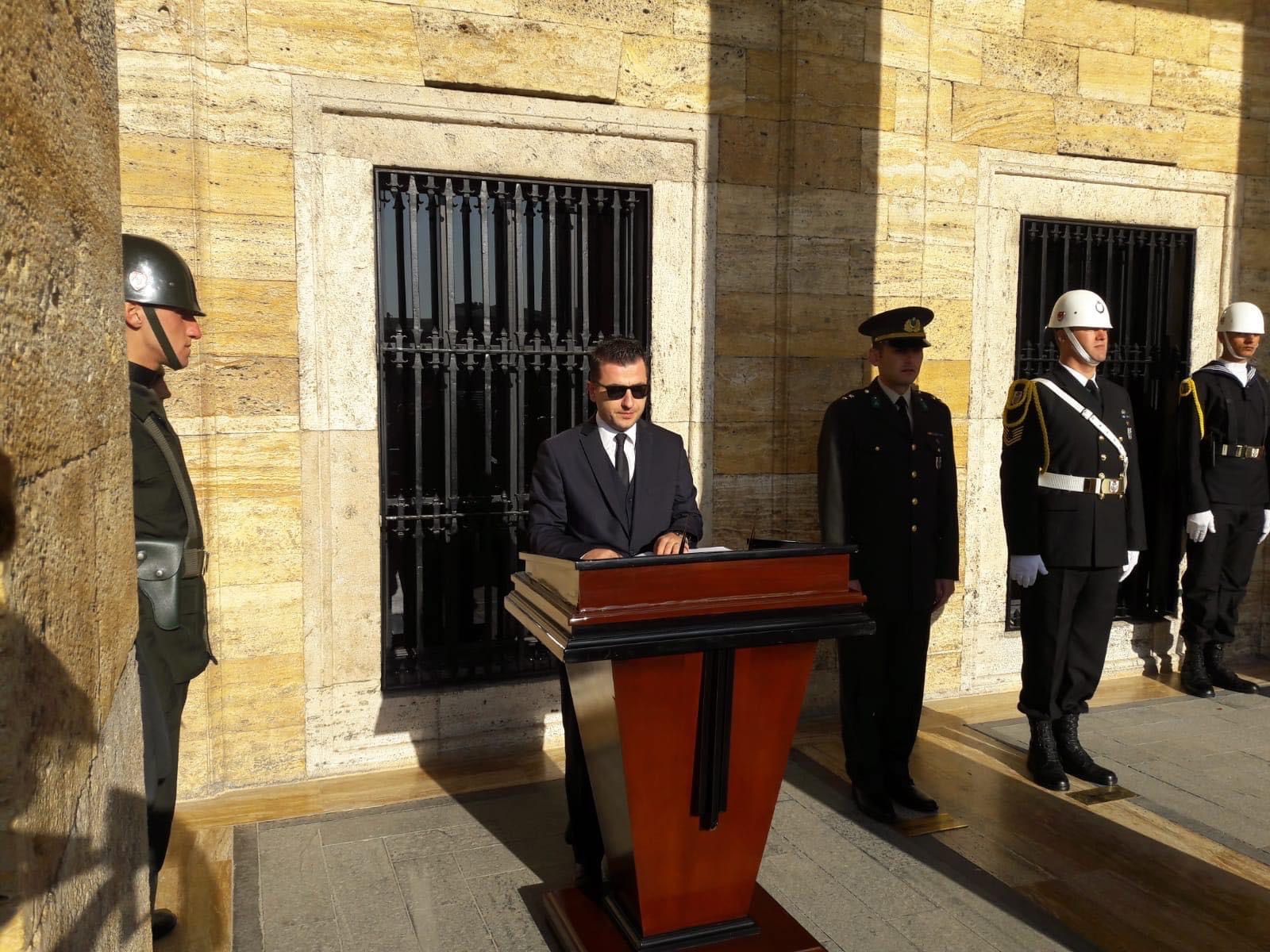 Aksu: “Kurtuluş ve kuruluşun kenti, Ulu Önder Mustafa Kemal Atatürk’ün Güzel İzmir’inin bağımsızlığının 100. Yılı kutlu olsun”