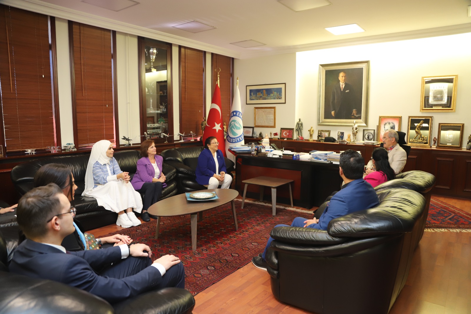 İYİ Parti Genel Başkan Yardımcısı ve Kadın Politikalar Eskişehir Büyükşehir Belediye Başkanı Yılmaz Büyükerşen’e nezaket ziyareti