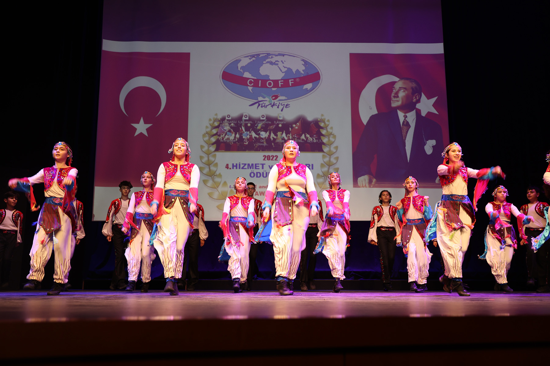 Ataşehir Belediyesi “Sanatı Mahallenize Getiriyoruz”