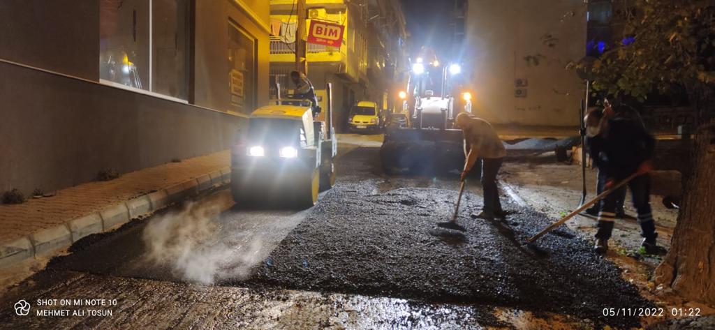 Bayraklı’ya bir ayda 500 ton asfalt