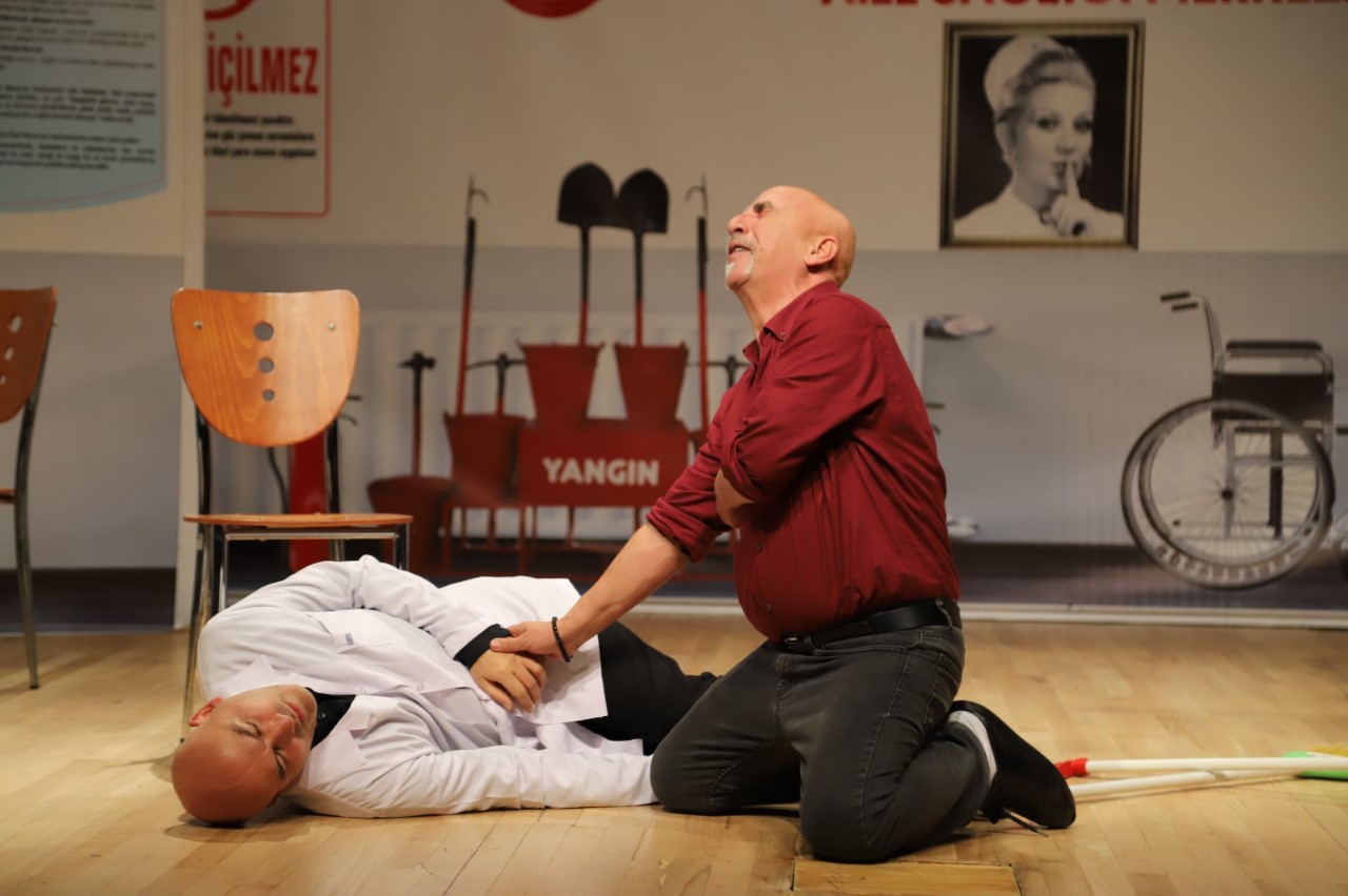 ‘Bir Gün Bir Telefon Gelir’ Tiyatro Oyunu, Kartallı İzleyiciler ile Buluştu