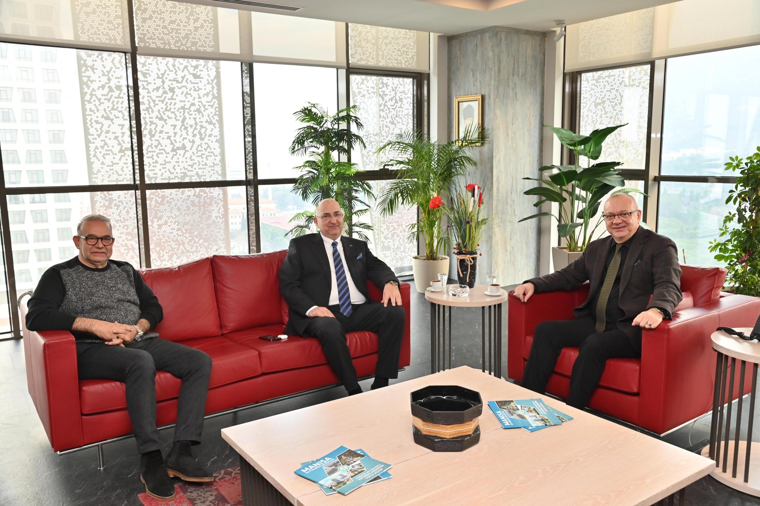Başkan Cengiz Ergün, Organize Sanayi Bölgesi Başkanı Sait Türek ile iş insanı Arif Koşar’ı makamında konuk etti.