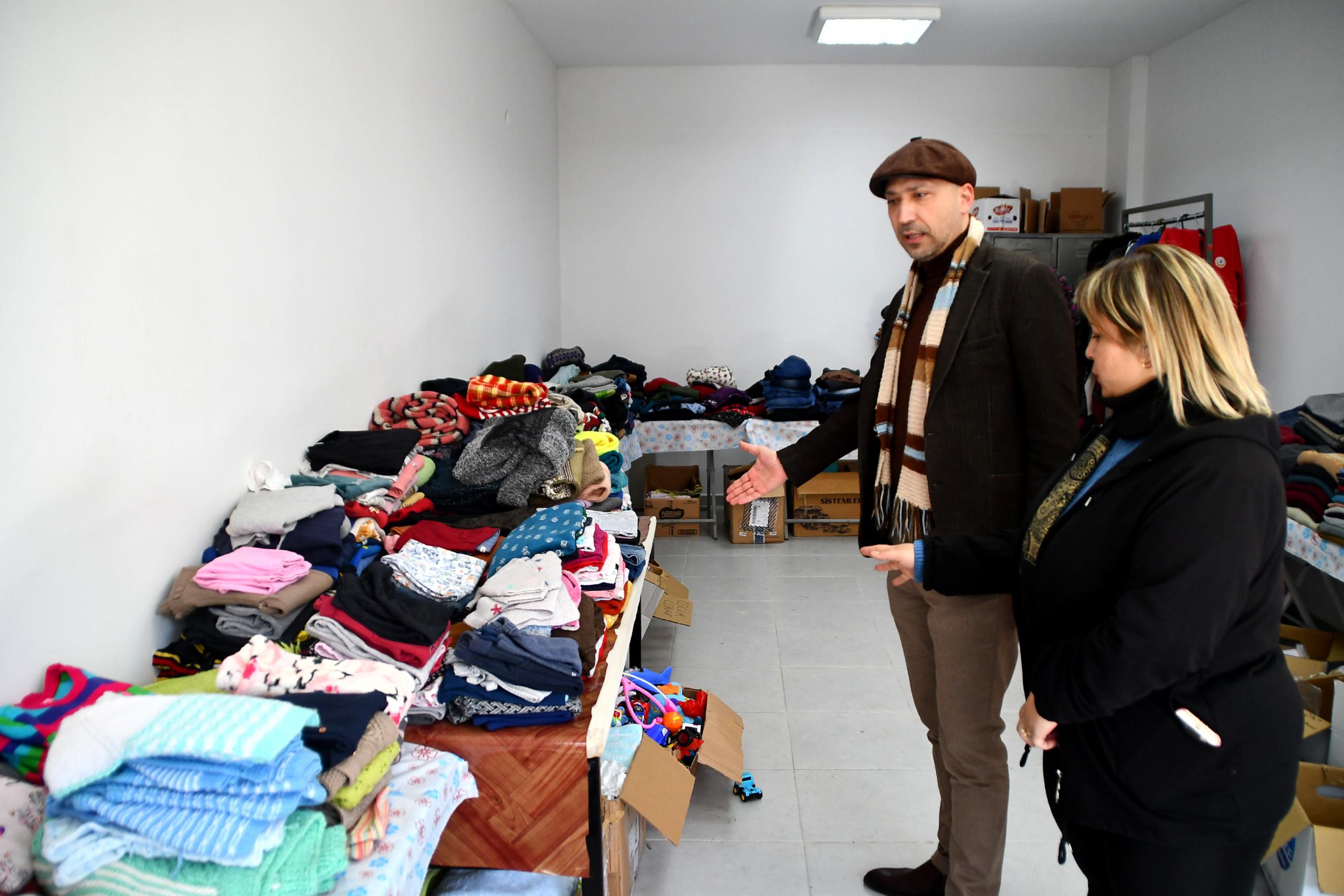 Söke Belediyesi depremzedelere yardım elini uzatmaya devam ediyor