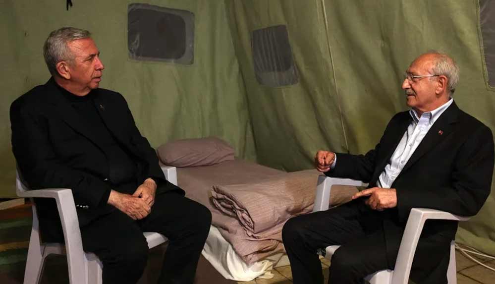 Kemal Kılıçdaroğlu Deprem bölgesinde bir çadırda geceyi geçirdi.