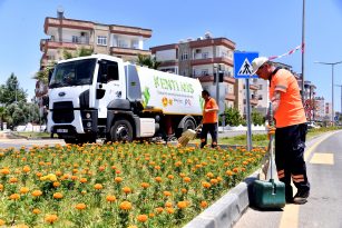 MERSİN BÜYÜKŞEHİR’DEN ANAMUR’DA HUMMALI TEMİZLİK ÇALIŞMASI