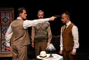 İzmir Şehir Tiyatroları sezonu kapalı gişe tamamladı