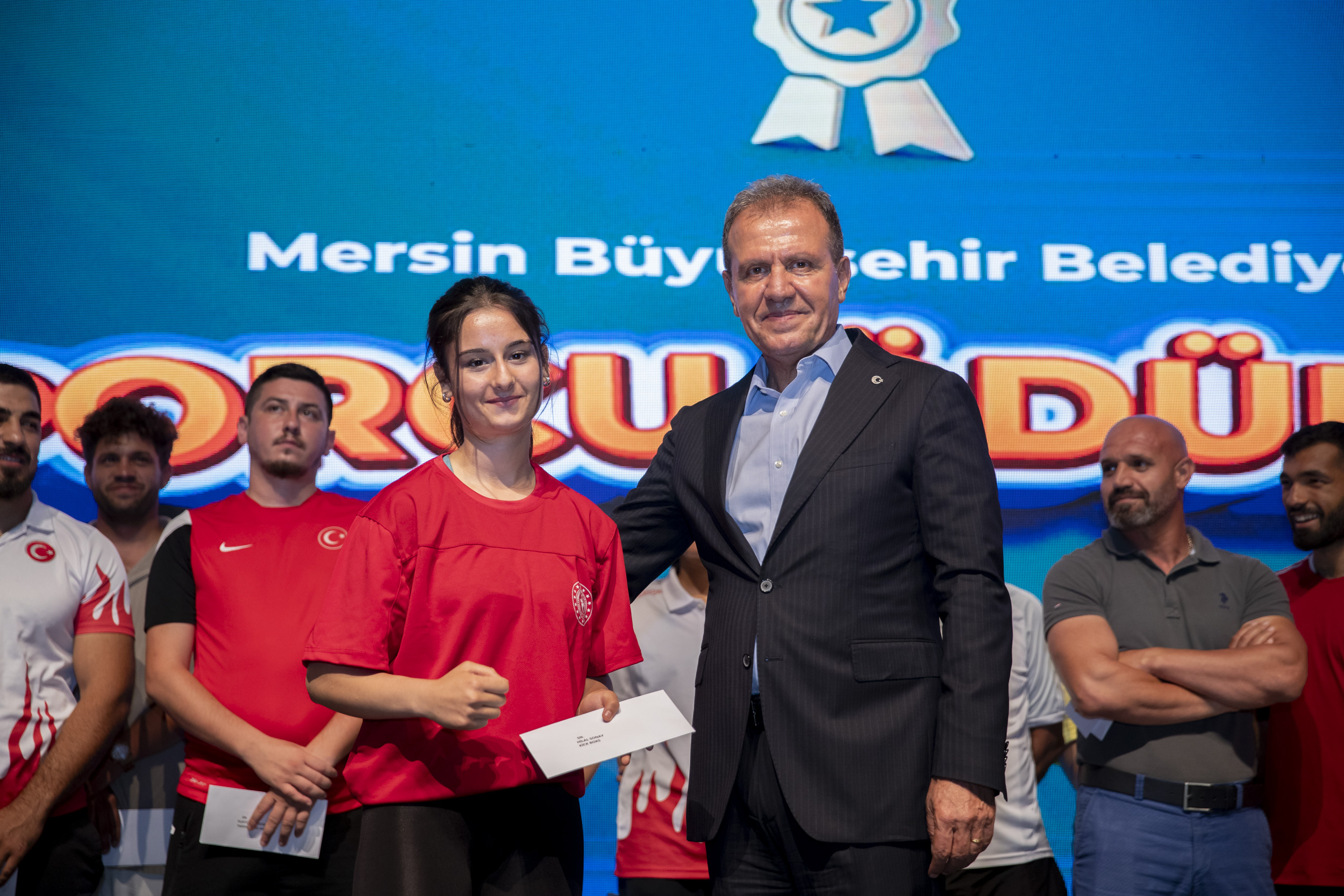 Mersin ve Türkiye sporuna destek vermeye gayret ediyoruz