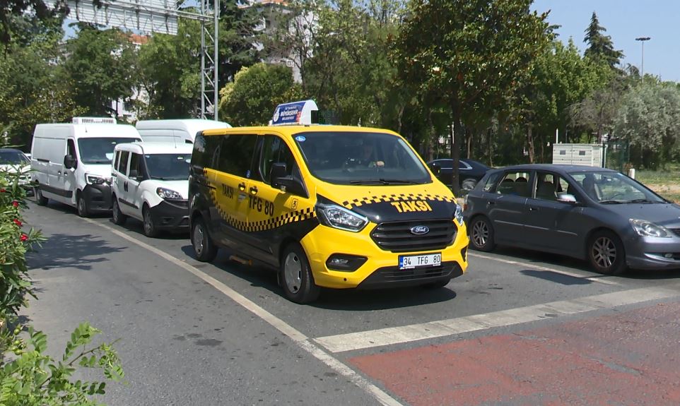İBB Yeni taksiler yolcu taşımaya başladı.