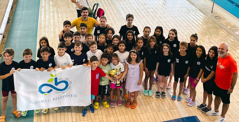 Yüzücülerimiz Kupayı Çorlu’ya Getirdi