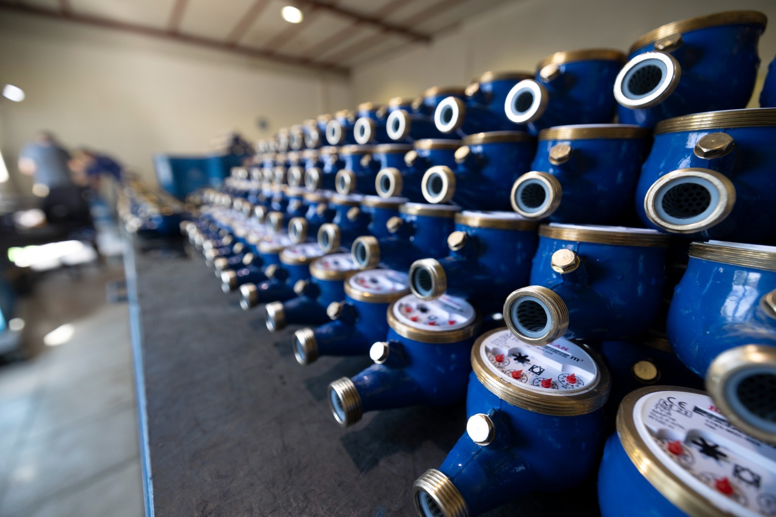 Eski su sayaçlarını yenileyerek tasarruf sağlıyor