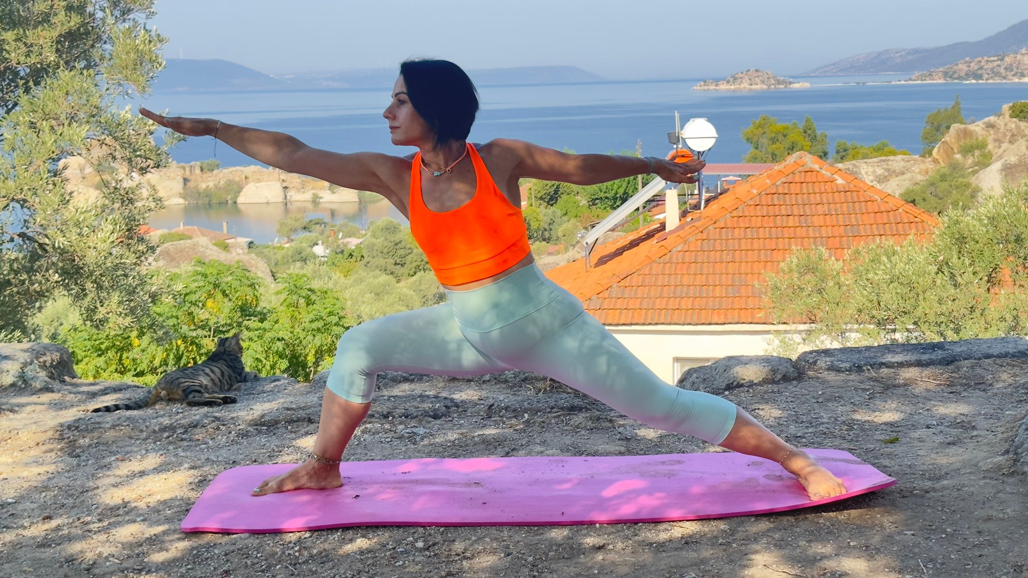 Yoga kursuna katılan kadınlar etkinlikten büyük keyif aldıklarını dile getirdi.