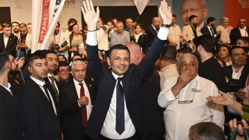 CHP İstanbul İl Başkanlığı seçimini Özgür Çelik kazandı.