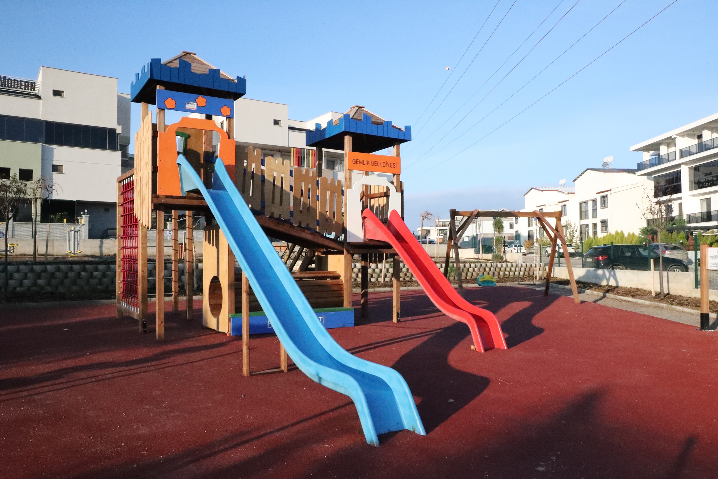 Gemlik'te çocuklar yeni parklarına kavuştu (2)