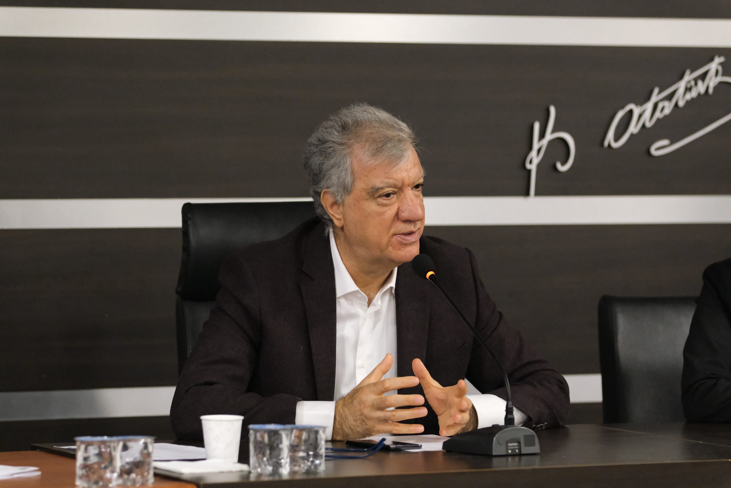 Narlıdere Belediyesi de son meclis toplantısını yaptı.