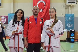 Foça Belediyespor Kulübü, Taekwondo Yıldızlar İzmir İl Şampiyonasında madalya aldı