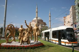 Tramvay seferlerinde yaz tarifesi işletimine geçileceğini açıkladı.