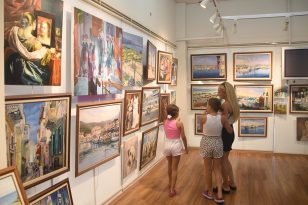 Selma Top’un Sergisi Foça’da Sanatseverlerle Buluştu