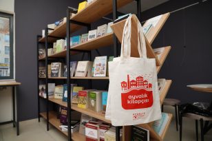 Oktay Ekinci Karikatürlü Ev ve Ayvalık Kitapçısı Açılıyor…