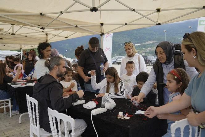 MERCAN 100. YIL İKLİM VE ÇEVRE BİLİM MERKEZİ ARTVİN’DE ‘BİLİM VE EĞLENCE ŞENLİĞİ’NE KATILDI (8)